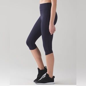 Lululemon Squad Goals Cropped Navy Leggings Size 6